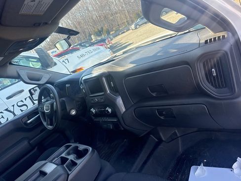 Used 2021 GMC Sierra 1500 4x4 Crew Cab w/ Sierra Value Package image 11