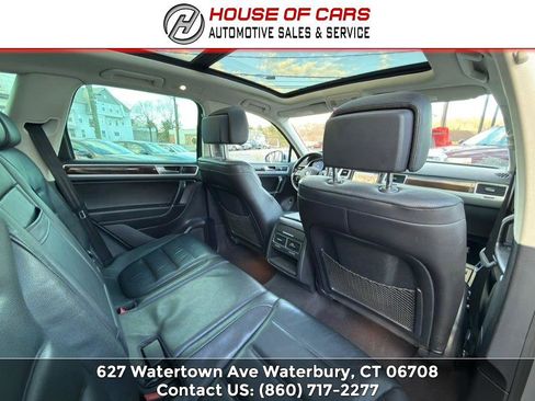 Used 2016 Volkswagen Touareg Sport image 42