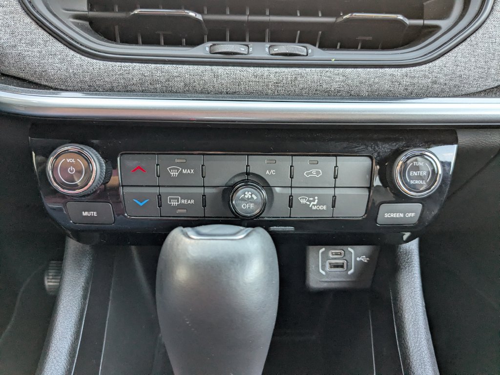 Used 2025 Jeep Compass Latitude AWD/4WD image 19