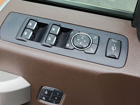 Used 2019 Ford F250 King Ranch w/ King Ranch Ultimate Package AWD/4WD image 9