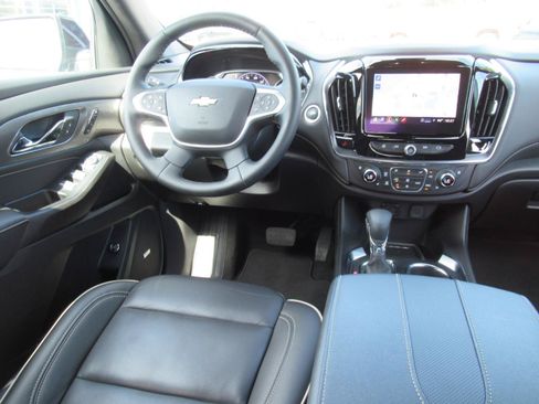 Used 2023 Chevrolet Traverse Premier FWD image 14
