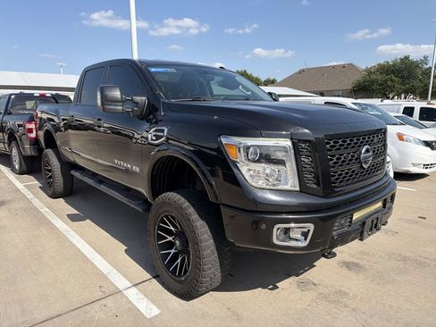 Used 2018 Nissan Titan PRO-4X w/ Pro-4x Convenience Package AWD/4WD image 2