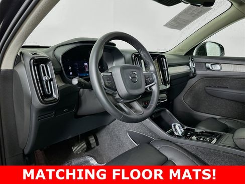 Used 2025 Volvo XC40 B5 Plus image 13