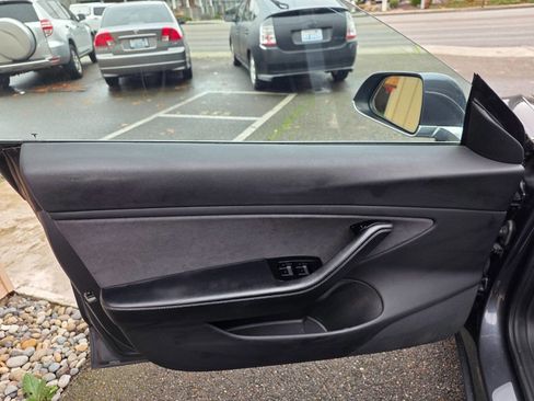 Used 2018 Tesla Model 3 Mid Range image 14