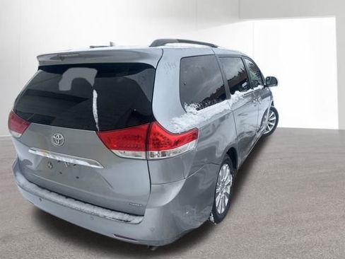 Used 2013 Toyota Sienna Limited image 10