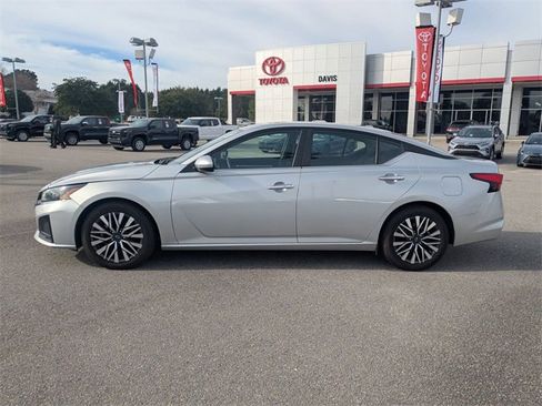 Used 2023 Nissan Altima 2.5 SV image 6