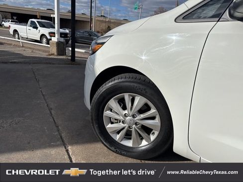 Used 2018 Kia Sedona L image 4