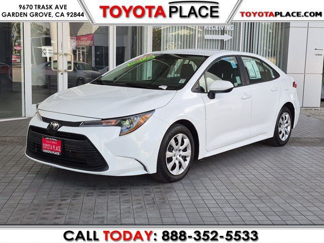 Used 2025 Toyota Corolla LE FWD image 1