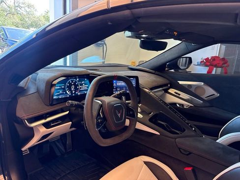Used 2023 Chevrolet Corvette Stingray Premium Conv w/ Z51 Performance Package RWD image 10