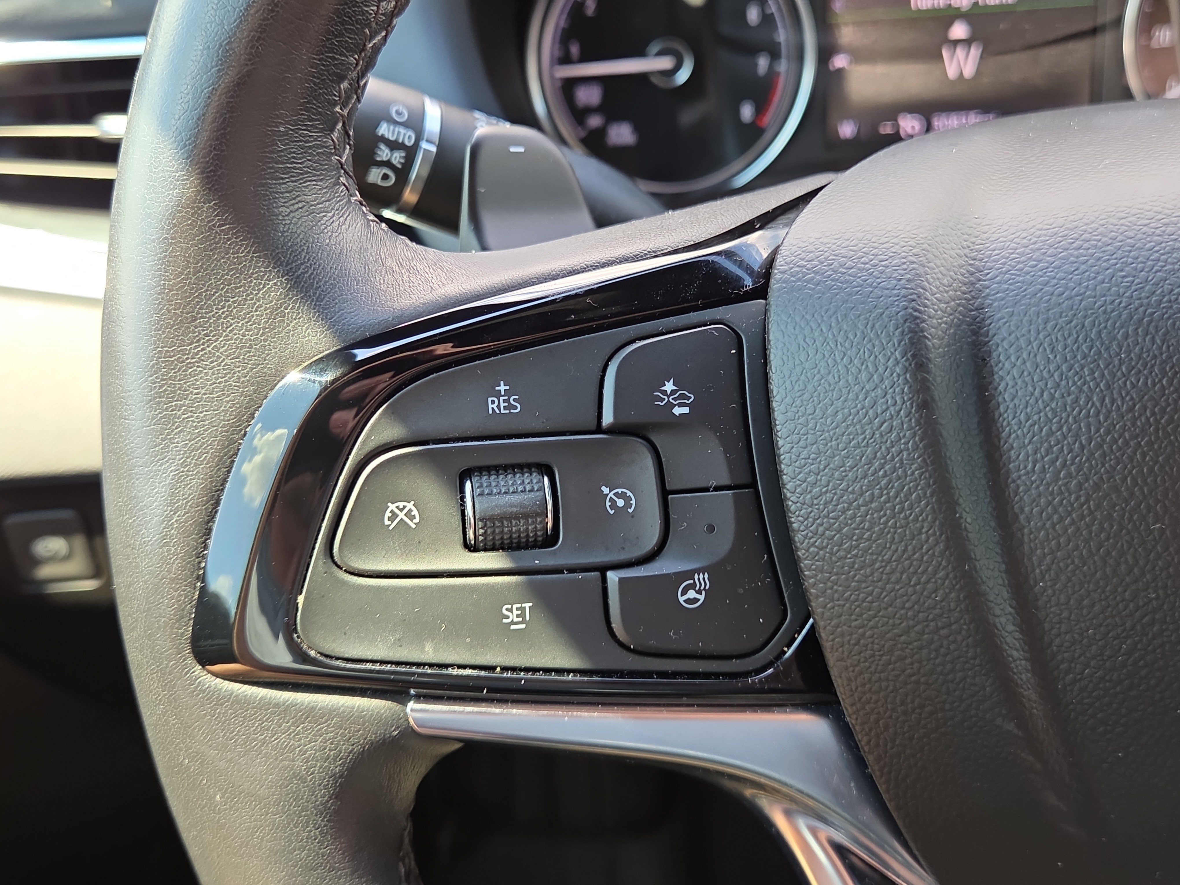 Used 2023 Buick Enclave Essence w/ Sport Touring Edition AWD/4WD image 21