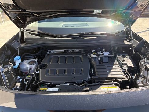 Certified 2025 Volkswagen Tiguan SE AWD/4WD image 24