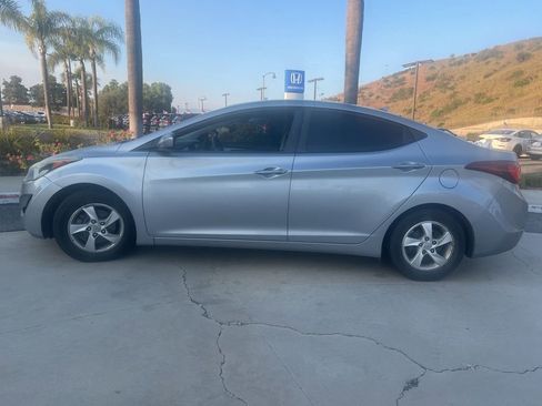Used 2015 Hyundai Elantra SE FWD image 2