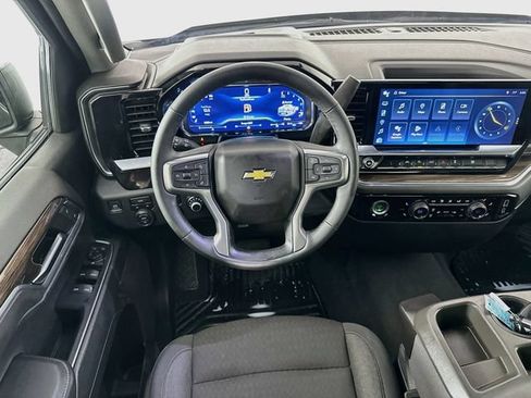 Used 2023 Chevrolet Silverado 1500 LT AWD/4WD image 10