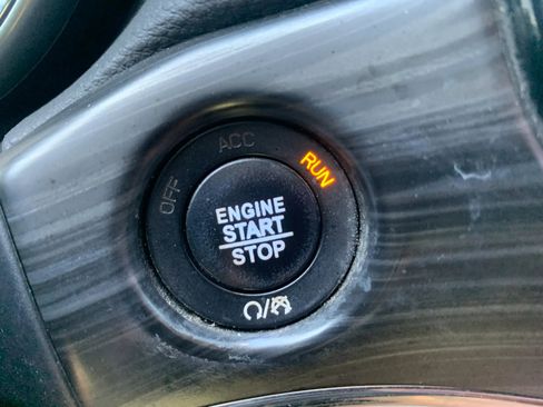 Used 2019 Jeep Grand Cherokee Limited image 27