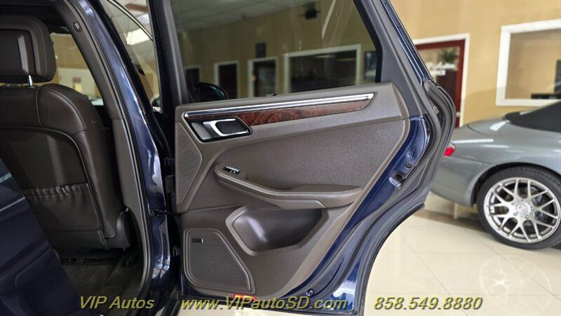 Used 2017 Porsche Macan S AWD/4WD image 18