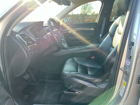 Used 2018 Volvo XC90 T5 Momentum w/ Convenience Package image 9