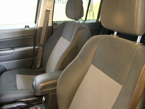 Used 2015 Jeep Patriot Latitude image 16