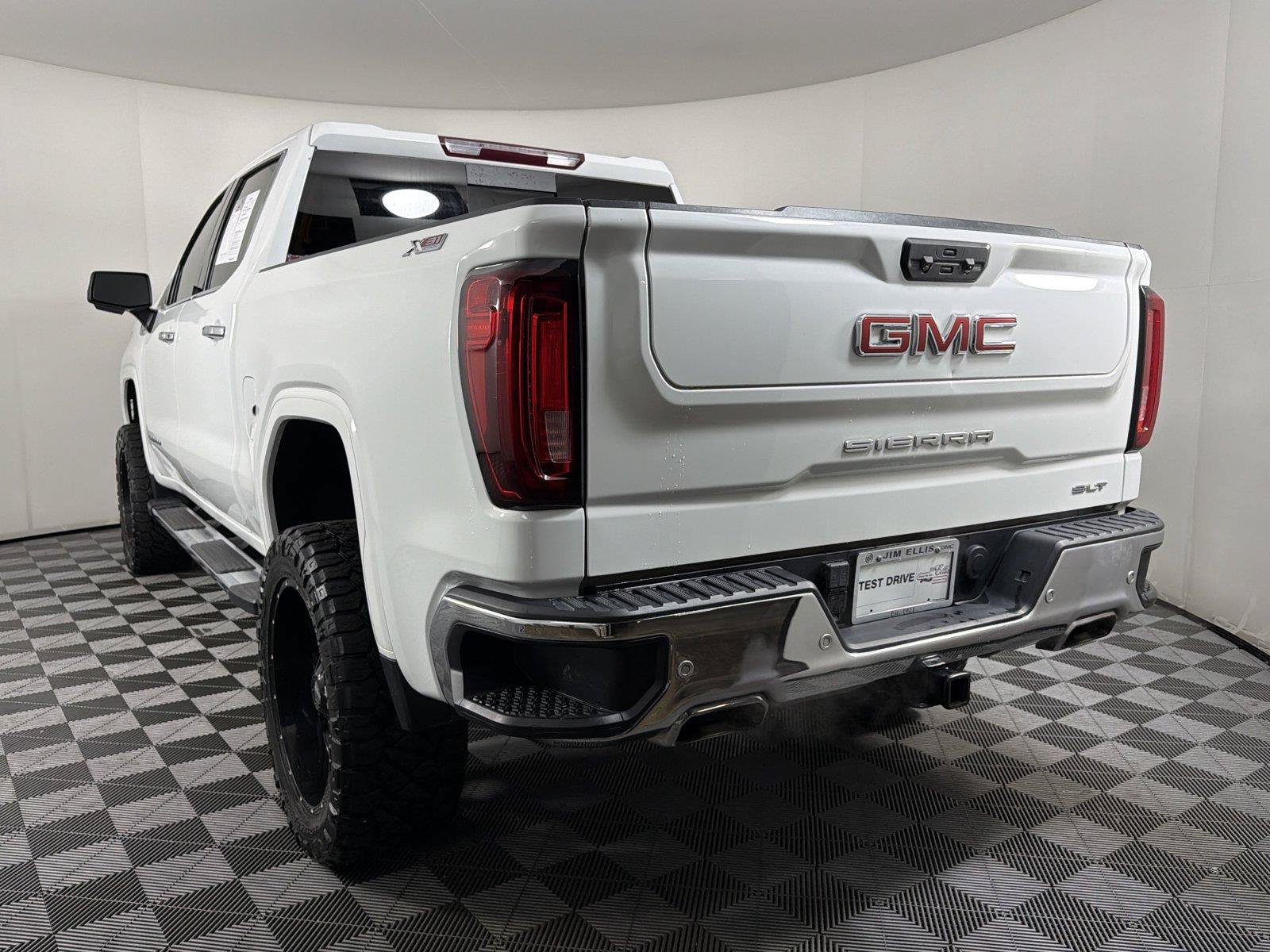 Used 2023 GMC Sierra 1500 SLT w/ SLT Premium Plus Package AWD/4WD image 4