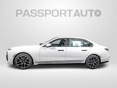 Used 2025 BMW i7 eDrive50 w/ M Sport Package image 2