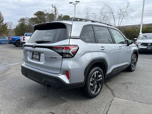 Used 2025 Subaru Forester Premium AWD/4WD image 3