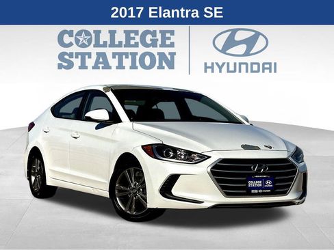 Used 2017 Hyundai Elantra SE image 1