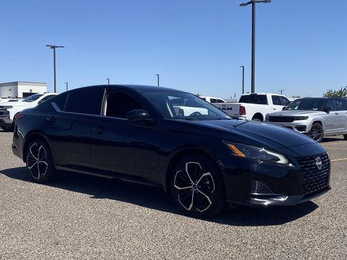 Used 2024 Nissan Altima 2.5 SR AWD/4WD image 7