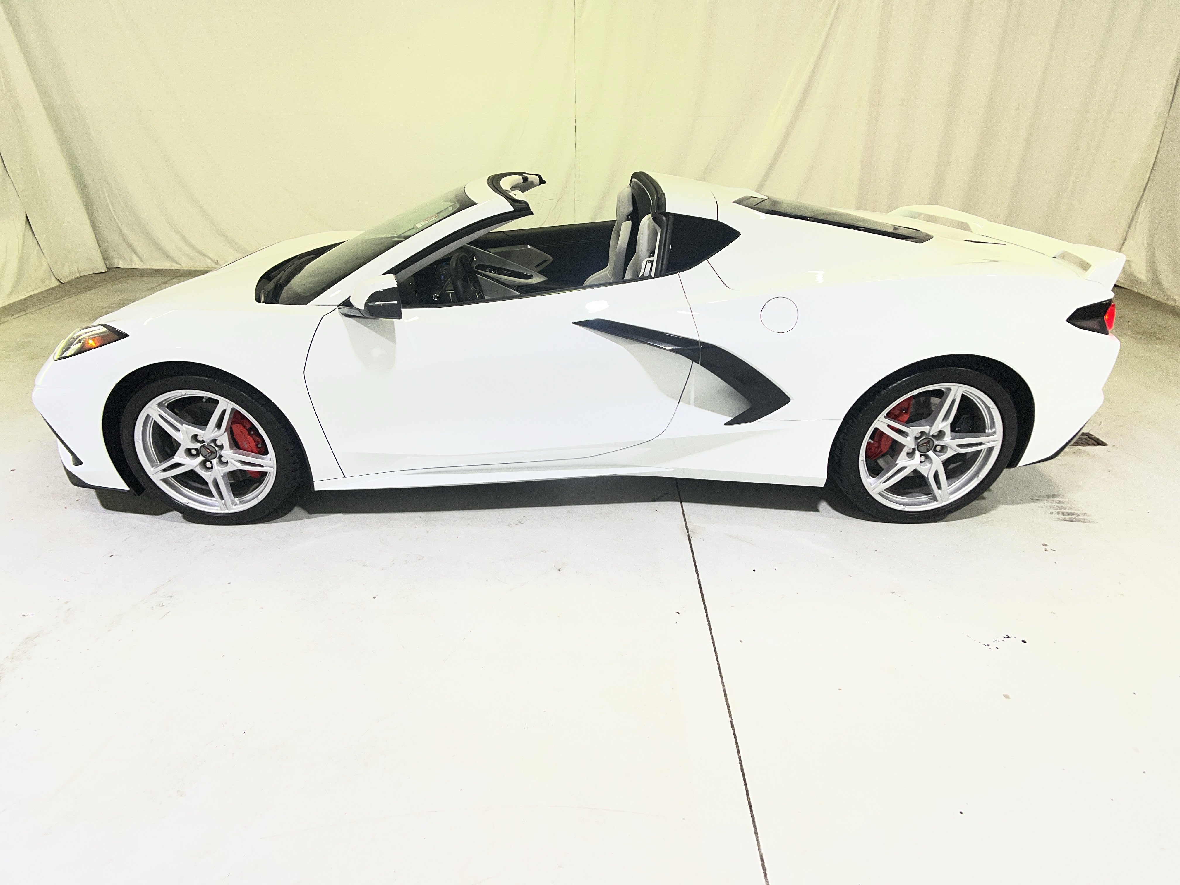 Used 2022 Chevrolet Corvette Stingray Premium Cpe w/ Z51 Performance Package RWD image 16