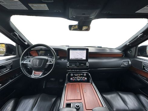 Used 2018 Lincoln Navigator L Reserve image 22