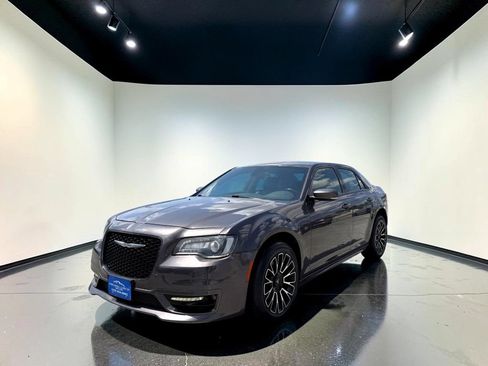 Used 2017 Chrysler 300 S w/ 300S Premium Group AWD/4WD image 7