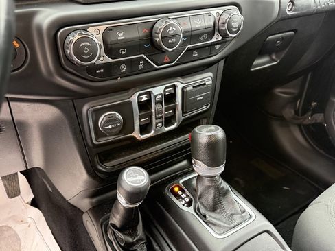Used 2021 Jeep Wrangler Unlimited Sport image 20