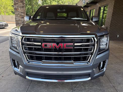 Used 2021 GMC Yukon SLT w/ Rear Media and Nav Package AWD/4WD image 3