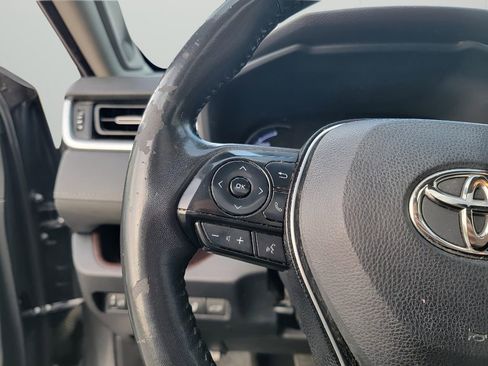 Used 2020 Toyota RAV4 Limited image 16