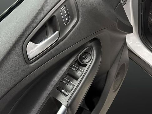 Used 2019 Ford Escape SE image 25