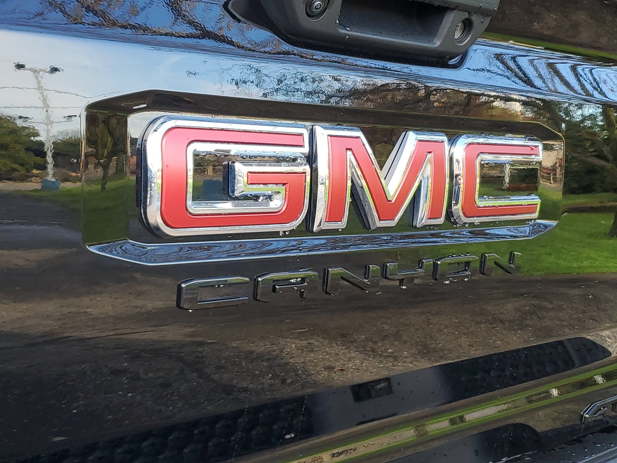 Used 2024 GMC Canyon AT4 w/ Canyon Safety Plus Package AWD/4WD image 8
