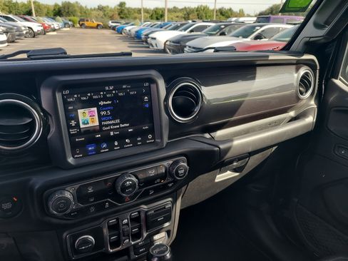 Used 2020 Jeep Wrangler Unlimited Sahara AWD/4WD image 19