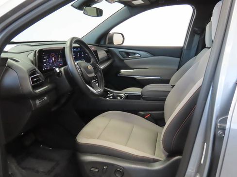 Used 2025 Chevrolet Traverse LT AWD/4WD image 12