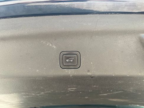 Used 2023 GMC Yukon Denali AWD/4WD image 9