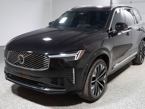 Used 2025 Volvo XC90 B6 Plus AWD/4WD image 34