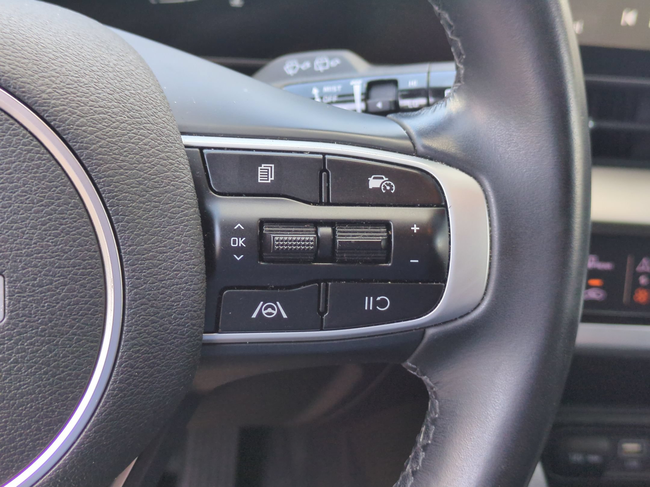 Used 2024 Kia Sportage EX FWD image 16