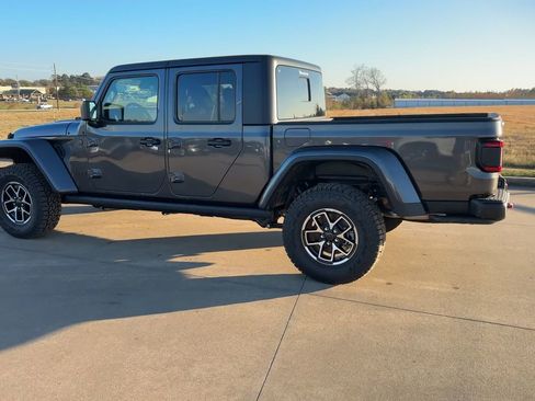 New 2025 Jeep Gladiator Rubicon w/ Convenience Group image 6