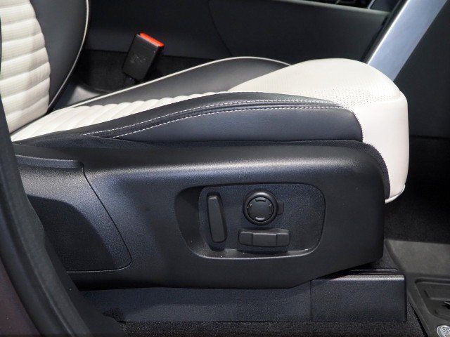 Used 2024 Land Rover Discovery Dynamic SE AWD/4WD image 67