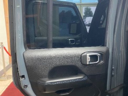 Used 2024 Jeep Wrangler Unlimited Rubicon 4xe AWD/4WD image 9