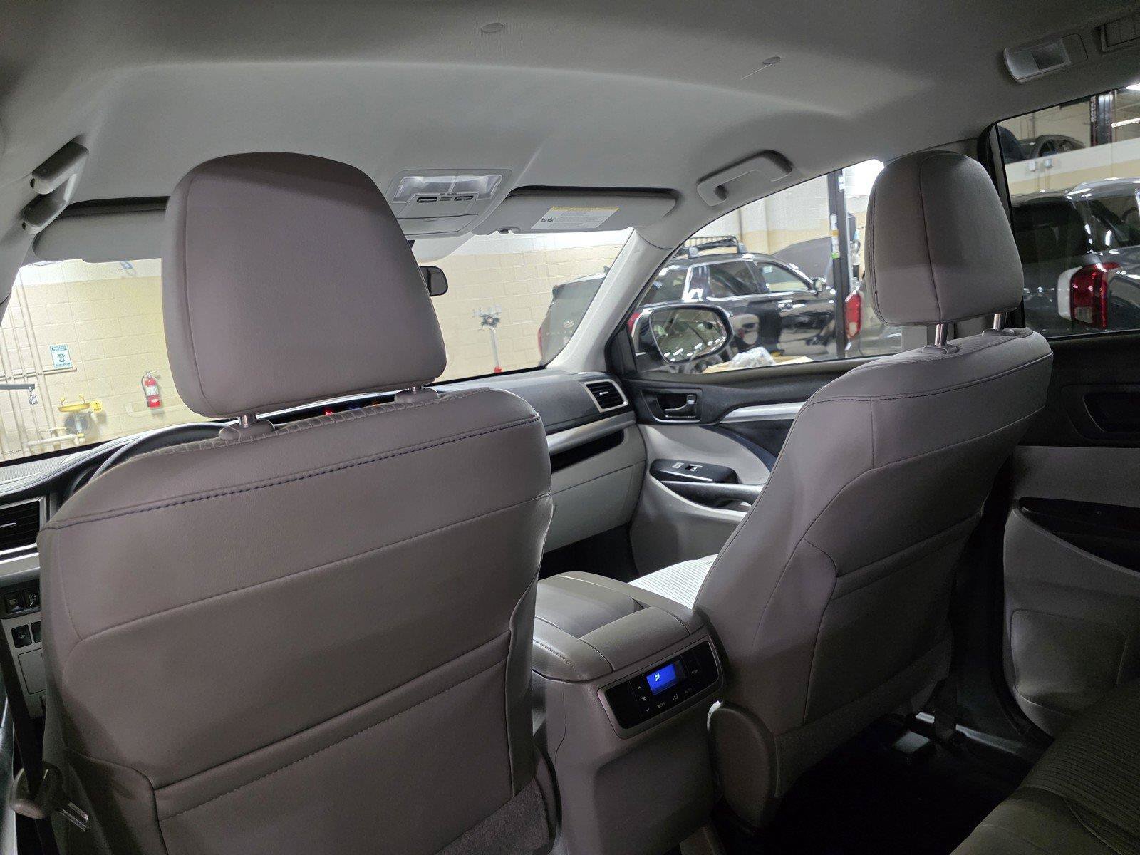 Used 2017 Toyota Highlander Plus FWD image 16