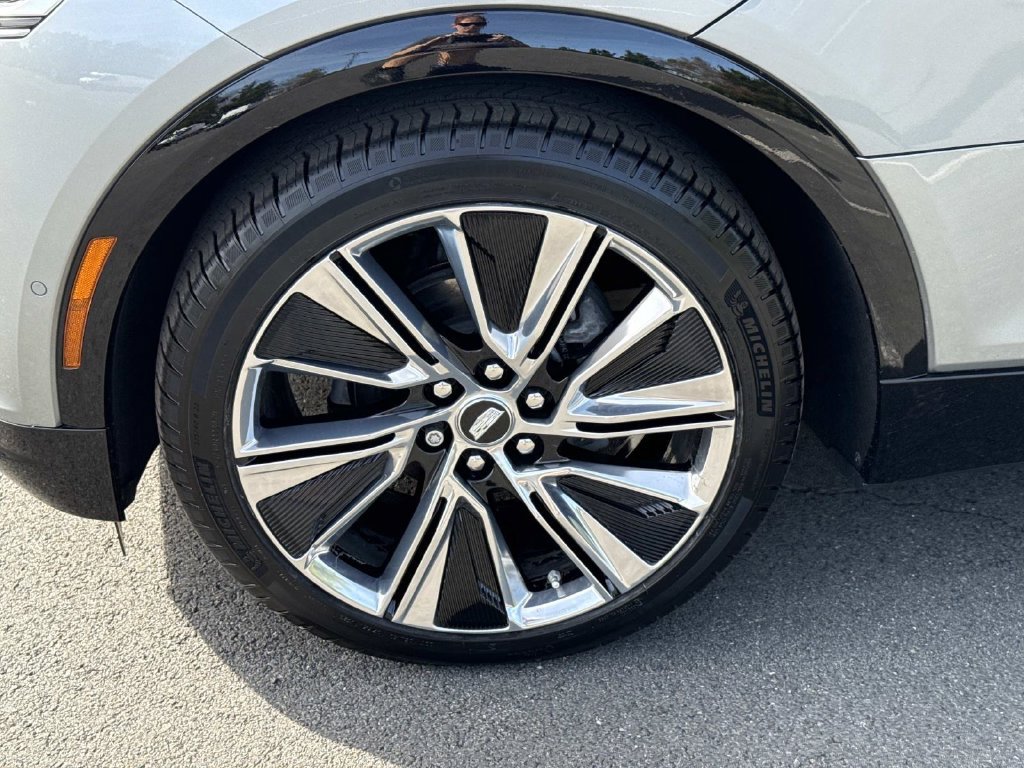 Certified 2026 Cadillac Lyriq Signature Luxury w/ Nappa Leather Package AWD/4WD image 4