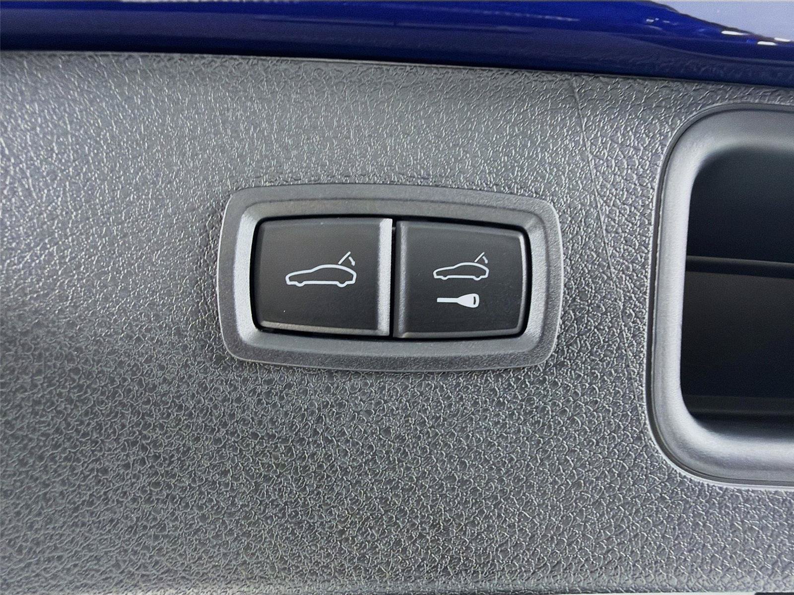 Certified 2026 Porsche Macan AWD/4WD image 24