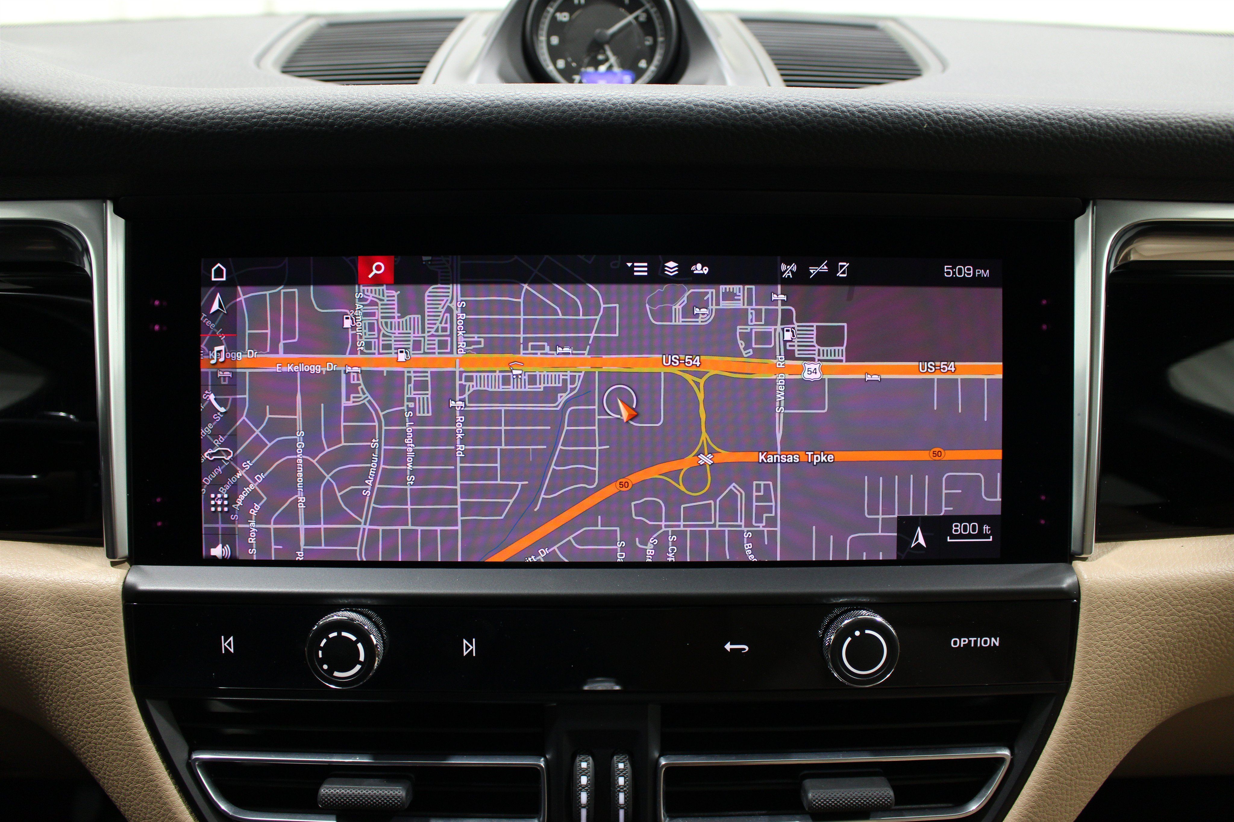 Used 2024 Porsche Macan AWD/4WD image 15