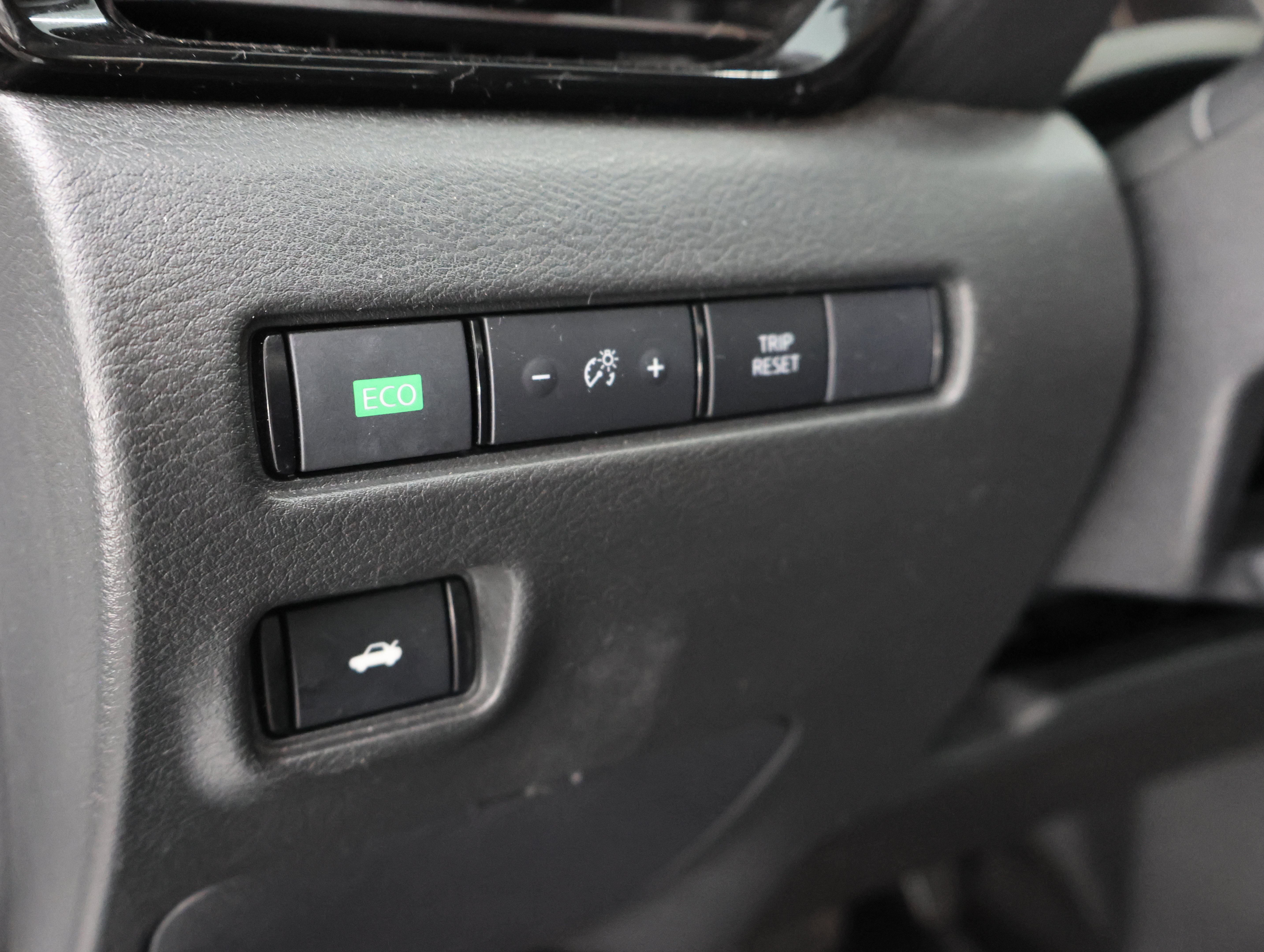 Used 2024 Nissan Sentra SV FWD image 38