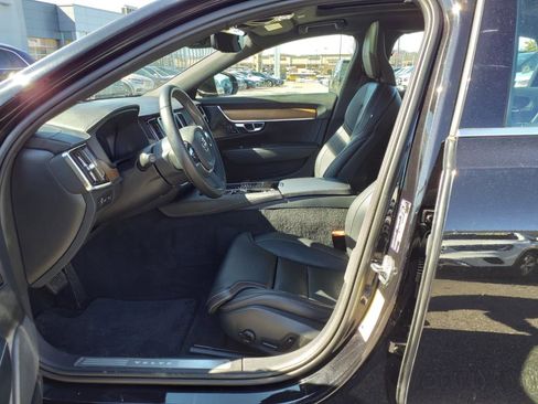 Used 2019 Volvo S90 T8 Inscription image 9
