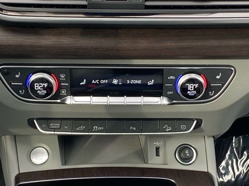 Used 2024 Audi Q5 e Premium Plus w/ Premium Plus Package image 11