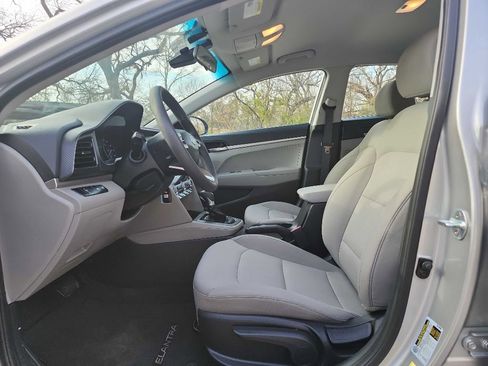 Used 2020 Hyundai Elantra SE image 16